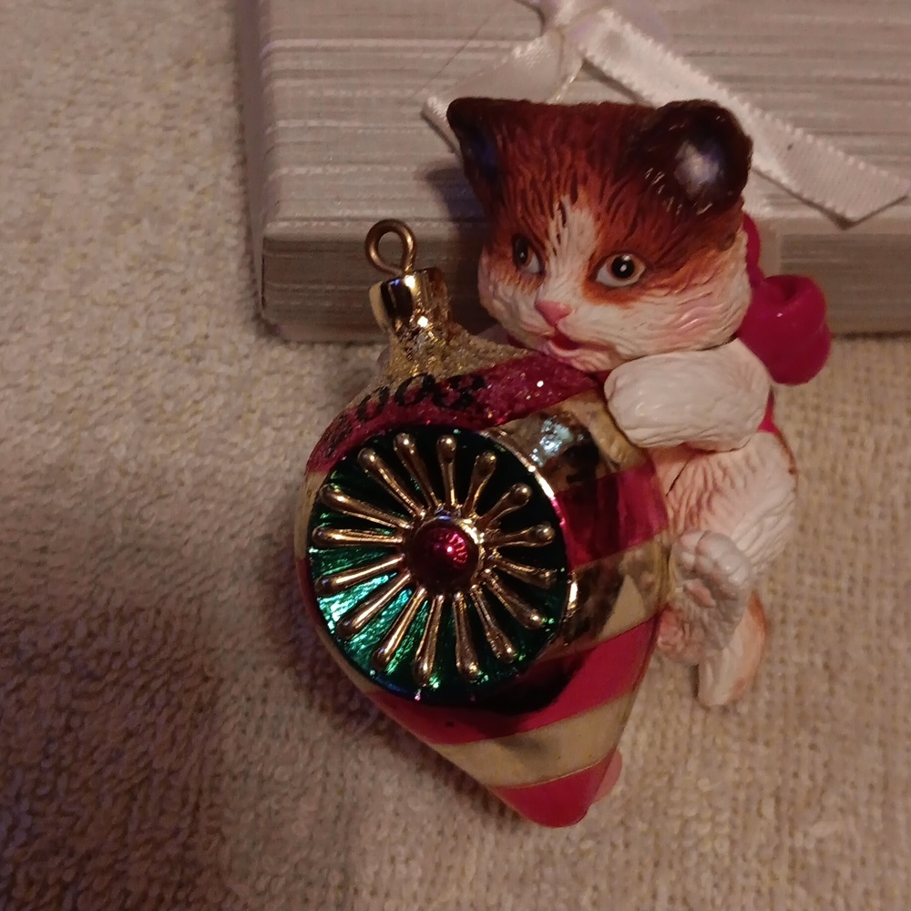 NIB CARLTON CARDS HEIRLOOM COLLECTION PURRFECT HOLIDAY 2003 ORNAMENT - Picture 4 of 6